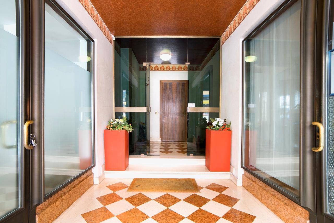 Holiday Treviso Suite Venezia 外观 照片